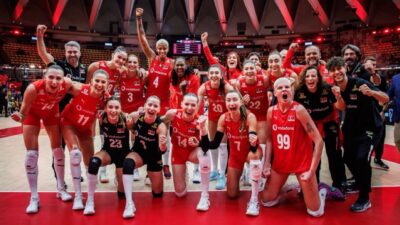 Tayland’da düzenlenen Dünya Şampiyonası’nda yarı finalde Japonya’yı yenip finale çıkan