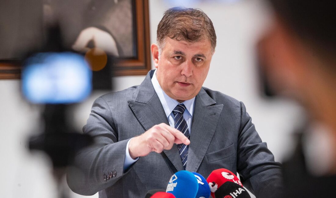 Tugay’dan Yıldız’a ‘Harmandalı’ uyarısı: “Dikkatli konuşulursa iyi olur!” Başkan Cemil Tugay’dan Çiğli Belediye Başkanı Onur Emrah Yıldız’ın "Harmandalı'ya