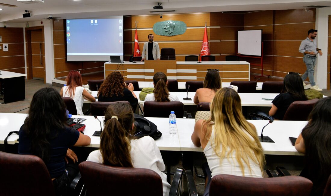 Bornova Belediyesi, düzenlediği etkinlikte peyzaj mimarlığı öğrencilerini deneyimli isimlerle bir