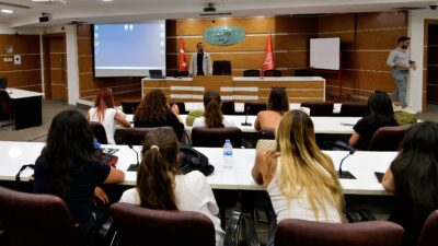 Bornova Belediyesi, düzenlediği etkinlikte peyzaj mimarlığı öğrencilerini deneyimli isimlerle bir