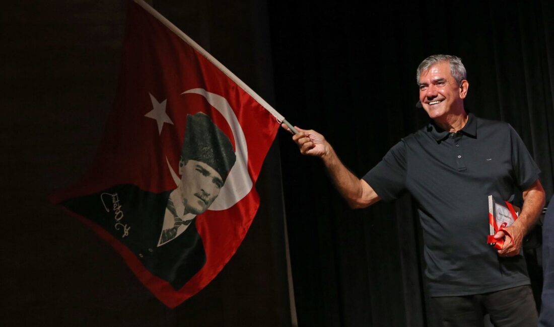 Karşıyaka Belediyesi, İzmir’in kurtuluşunun 103. yılını gazeteciler Yılmaz Özdil ve