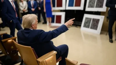 ABD Başkanı Donald Trump, başkanlık uçağında gazetecilere yaptığı açıklamada bebeklere