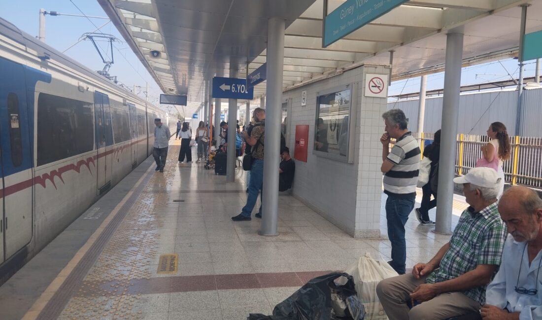 İZBAN’da gün boyunca yaşanan sinyalizasyon hatası nedeniyle seferler kısmen yapılıyor.