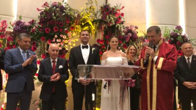 İzmir Büyükşehir Belediye Başkanı Cemil Tugay'ın kızı Defne ile Mümtaz