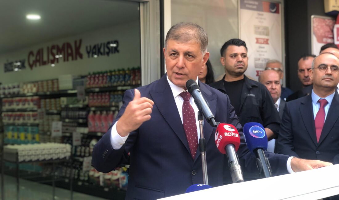 İzmir Büyükşehir Belediyesi'nin hayata geçirdiği İzmir Market zincirinin 11'inci şubesi