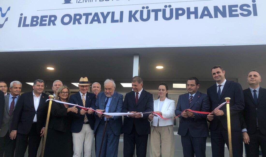 İzmir’de açılan İlber Ortaylı Kütüphanesi 20 bin kitapla hizmete başladı.