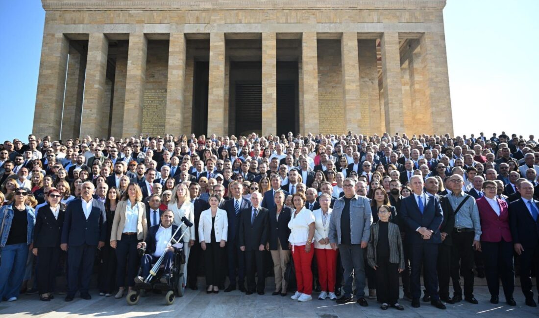 CHP Genel Başkanı Özgür Özel, partisinin kuruluş yıl dönümünde Anıtkabir’i