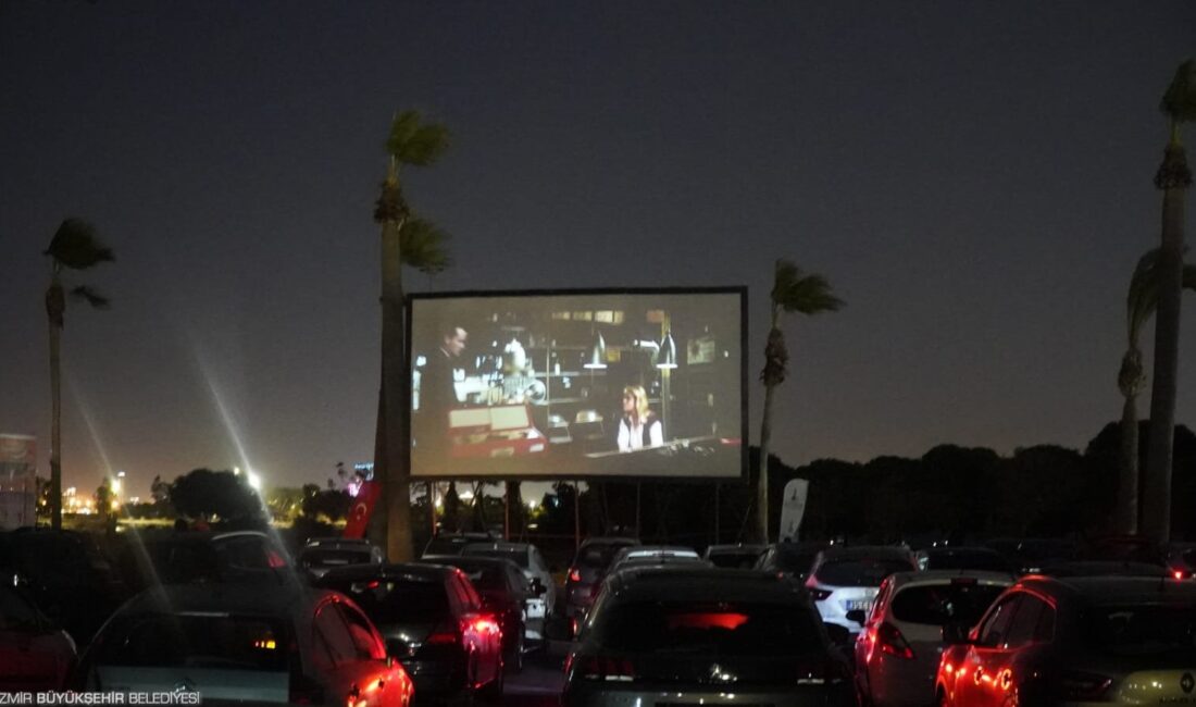 İzmir Büyükşehir Belediyesi’nin Yeniden Sinematek Arabada Film Keyfi etkinliği, İzmirlileri