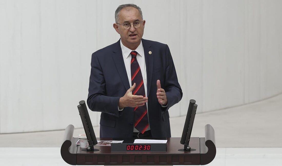 CHP eski İzmir Milletvekili Atila Sertel, kurultay davasının ertelenmesine ilişkin