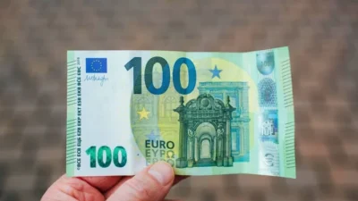 Avro 48,7708 lirayı görerek rekor kırdı.

