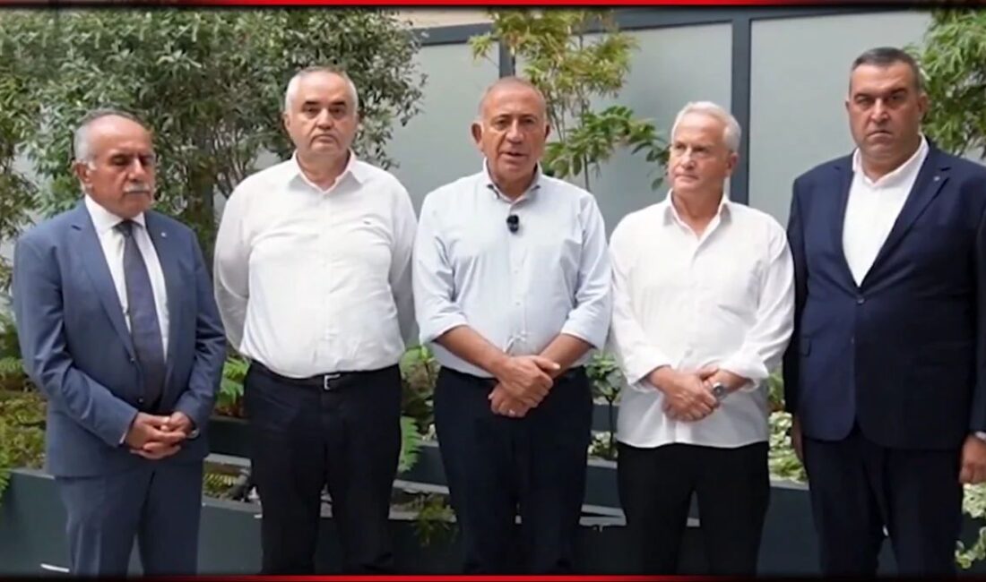 Sabah video öğlen istifa: İlk İstifa Geldi Hasan Babacan görevden çekildi. Sabah Tekin'le video çeken Babacan öğlen