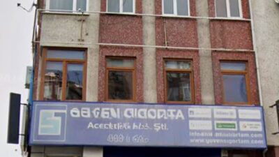 Mahkeme kararıyla kayyım atanan Gürsel Tekin’in polis eşliğinde binaya girmesi