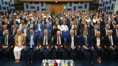 Hazine ve Maliye Bakanı Mehmet Şimşek, İzmir’de iş dünyasıyla kritik