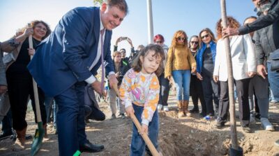 İzmir Büyükşehir Belediyesi, Başkan Tugay döneminde başlatılan ağaçlandırma seferberliğiyle parklardan