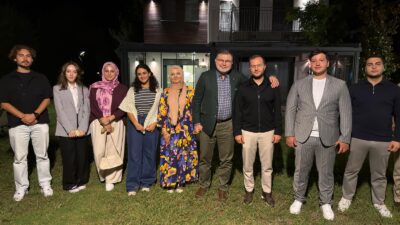 İzmir’e üniversite okumaya gelen öğrencilerin barınma sorununa işaret eden Bilal