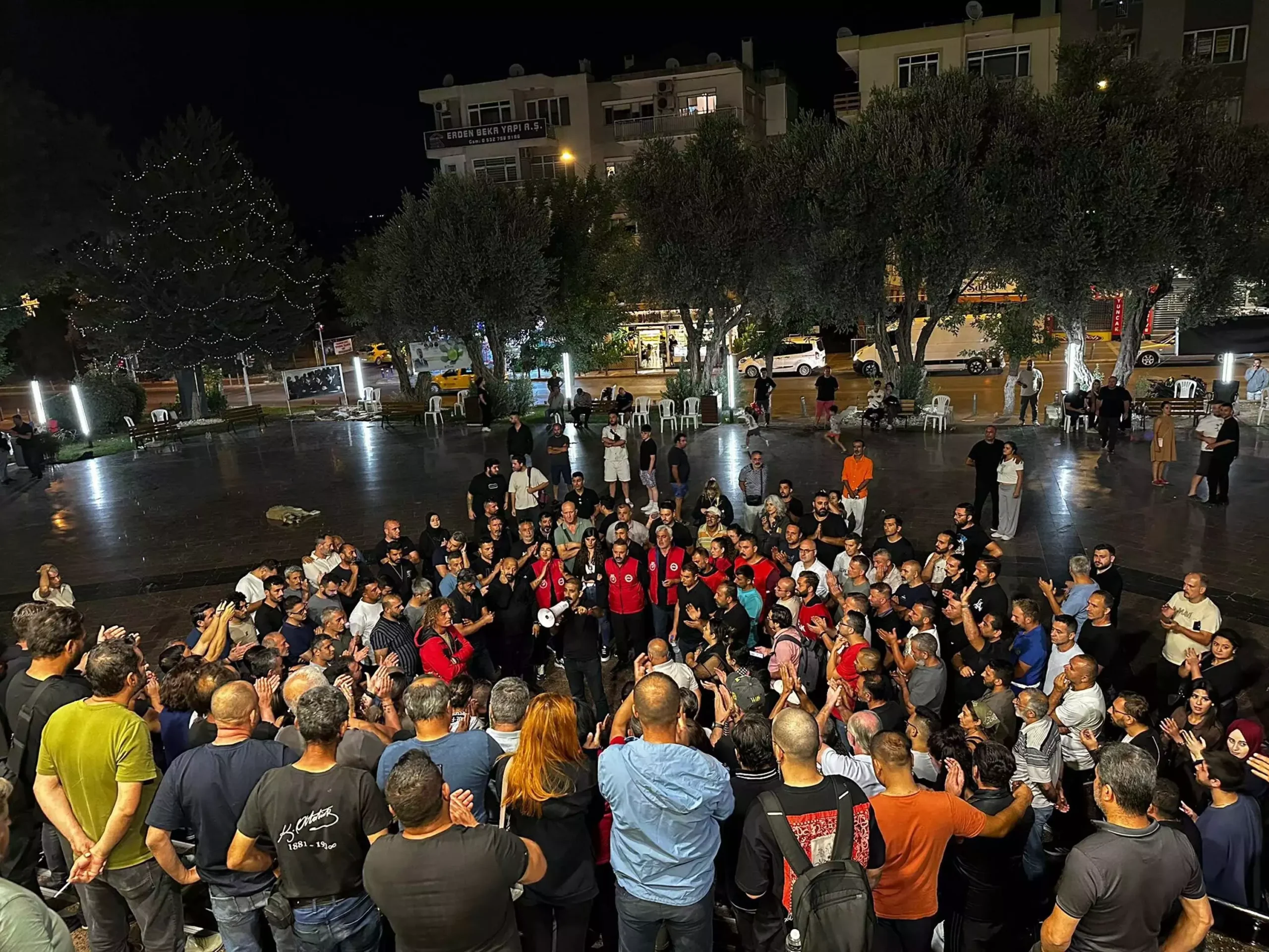 İzmir'in Buca ilçesinde 3 aydır ödenmeyen maaşlar ve toplu sözleşme