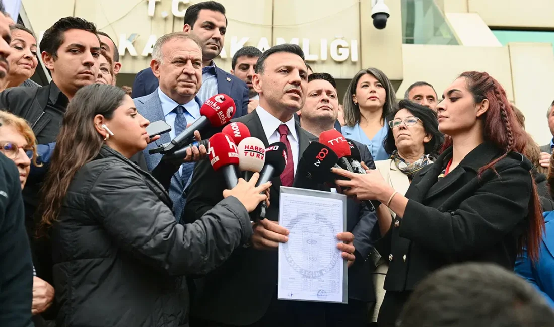 Cumhuriyet Halk Partisi'nin (CHP) İstanbul İl Başkanı Özgür Çelik, olağanüstü