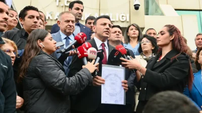 Cumhuriyet Halk Partisi'nin (CHP) İstanbul İl Başkanı Özgür Çelik, olağanüstü
