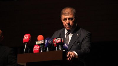 İzmir Büyükşehir Belediye Başkanı Dr. Cemil Tugay, belediyenin yıllık performansını
