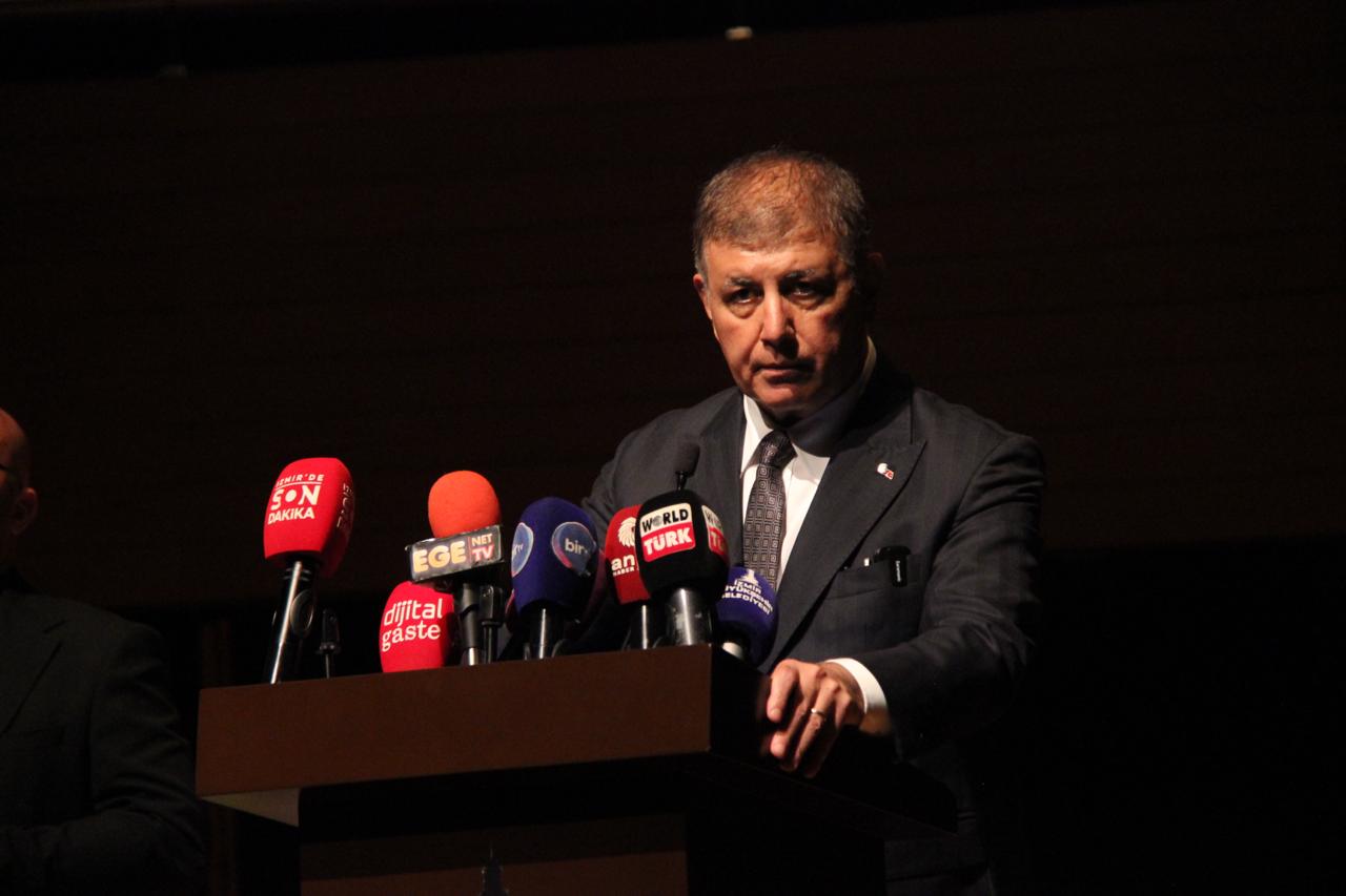 İzmir Büyükşehir Belediye Başkanı Dr. Cemil Tugay, belediyenin yıllık performansını