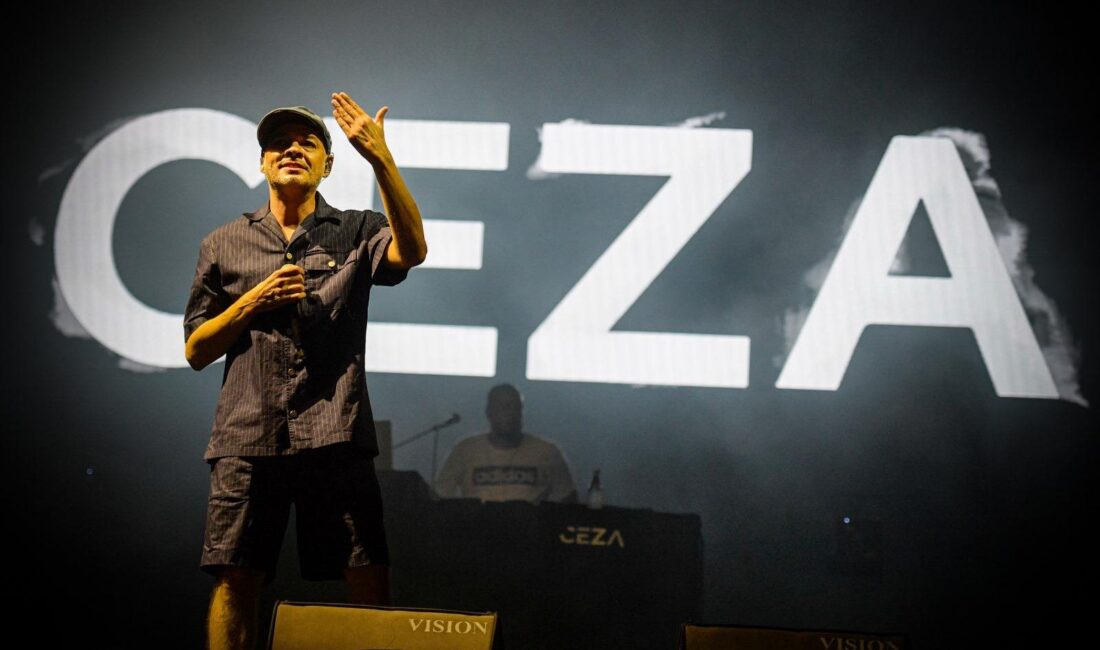 İzmir Enternasyonal Fuarı kapsamında düzenlenen Çim Konserleri serisi, ünlü rap