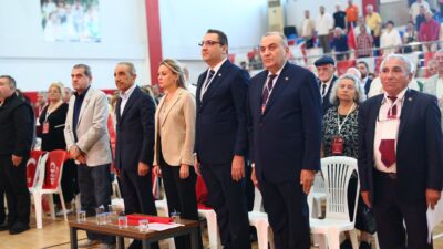 Cumhuriyet Halk Partisi Balçova İlçe Kongresi'nde mevcut başkan Murat Aküzüm
