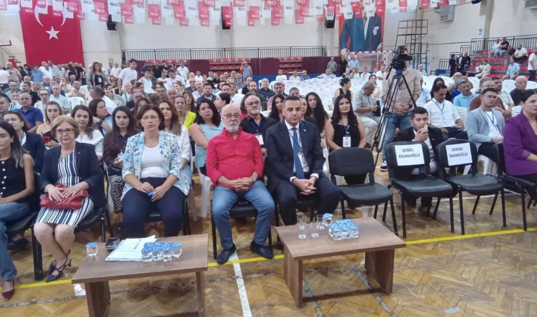 Çiğli Belediye Başkanı Onur Emrah Yıldız, CHP Çiğli İlçe Kongresi’nde