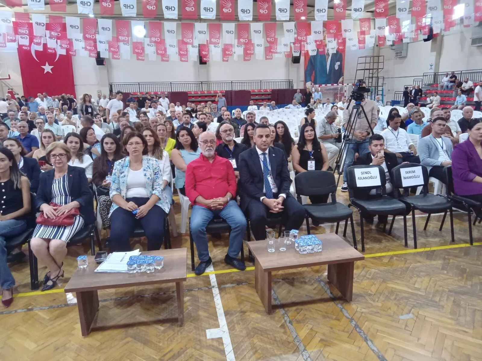 Çiğli Belediye Başkanı Onur Emrah Yıldız, CHP Çiğli İlçe Kongresi’nde