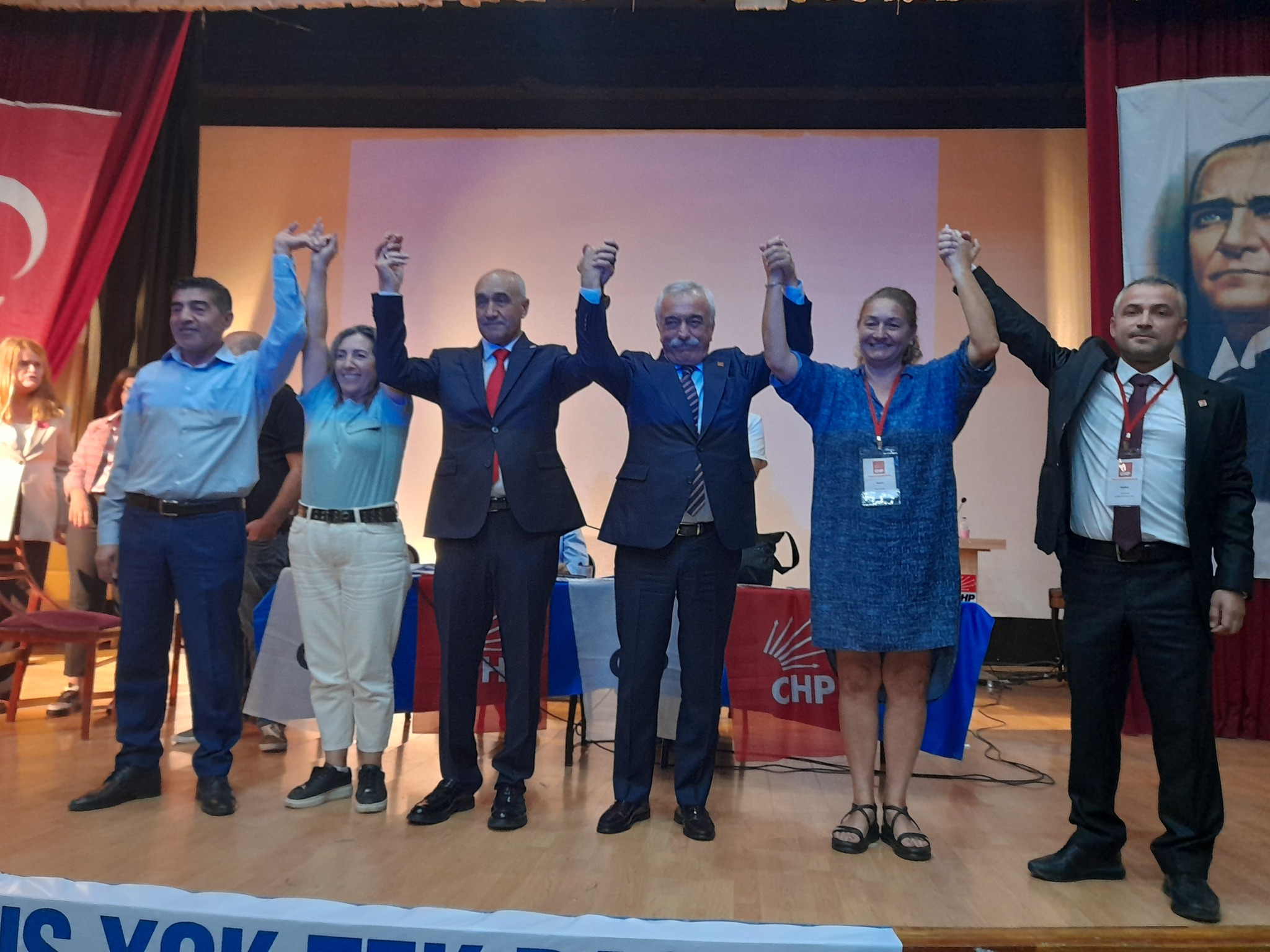 CHP Foça İlçe Başkanlığı seçimi nefes kesti. İki adaylı yarışta