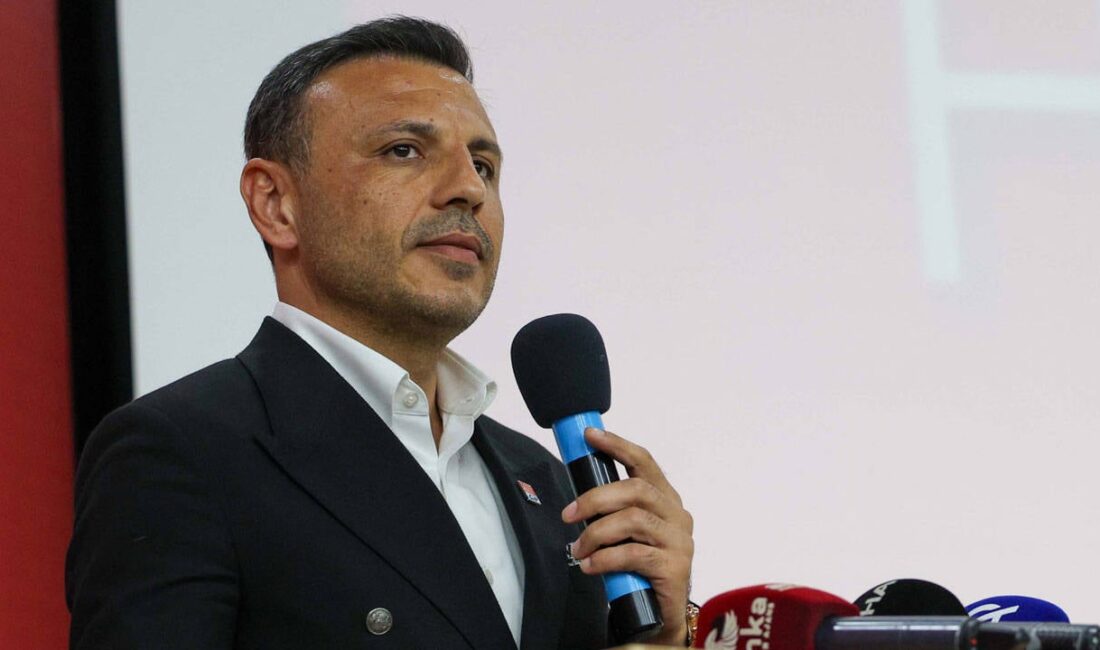 Mahkeme kararıyla görevden alınan CHP İstanbul İl Başkanı Özgür Çelik