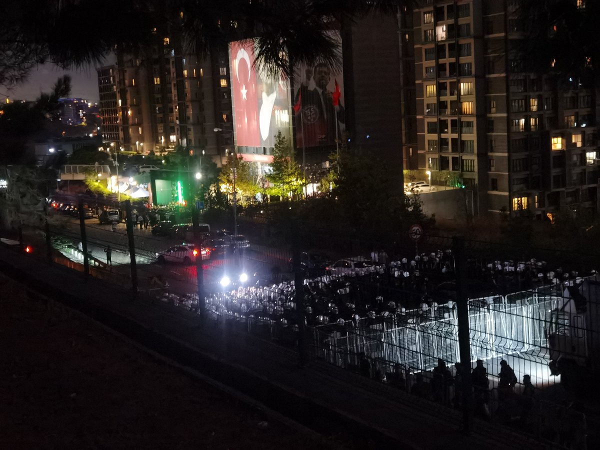 Kayyım atanan CHP İstanbul İl Başkanlığı önünde toplanma çağrısı yapılınca