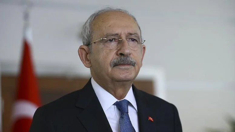 "Cumhuriyet Halk Partisi'nin lideri Özgür Özel'dir. Başarılıdır, çalışkandır, cesurdur" diyen