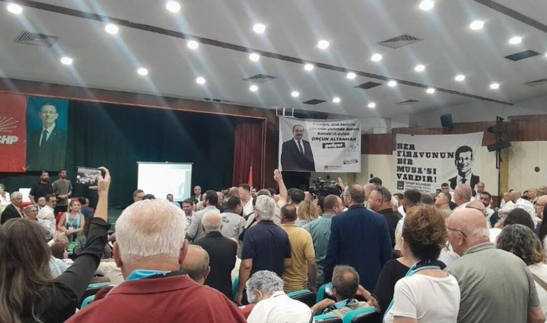 CHP Konak İlçe Kongresi'nde tansiyon bir anda yükseldi. Eski ilçe