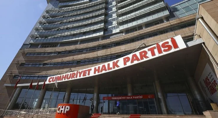 21 Eylül’de gerçekleştirilen olağanüstü kurultayın ardından toplanan Parti Meclisi, Merkez