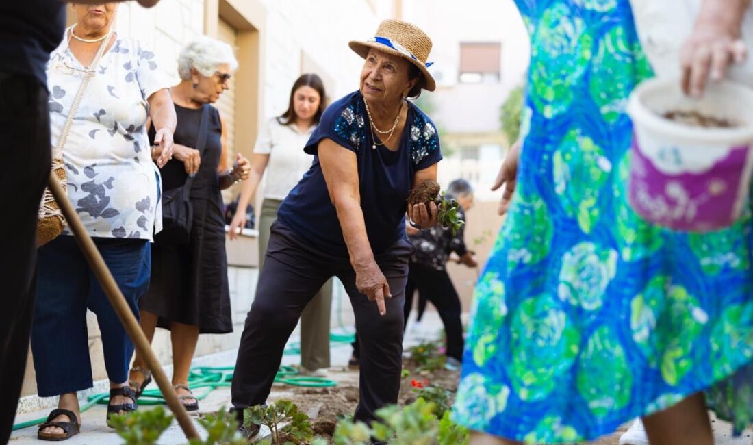 Olgun Gençlik Merkezi kursiyerleri, Dünya Alzheimer Günü’nde hem öğrenip hem