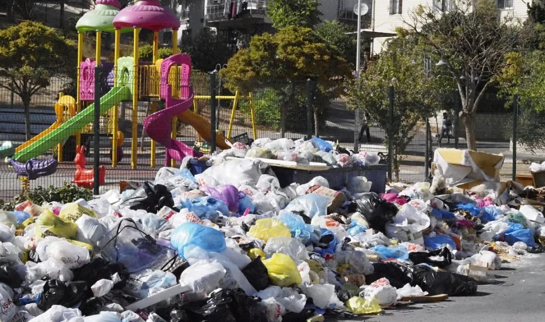 İzmir’in bazı ilçelerinde büyüyen çöp sorunu İçişleri Bakanlığı’nı harekete geçirdi.