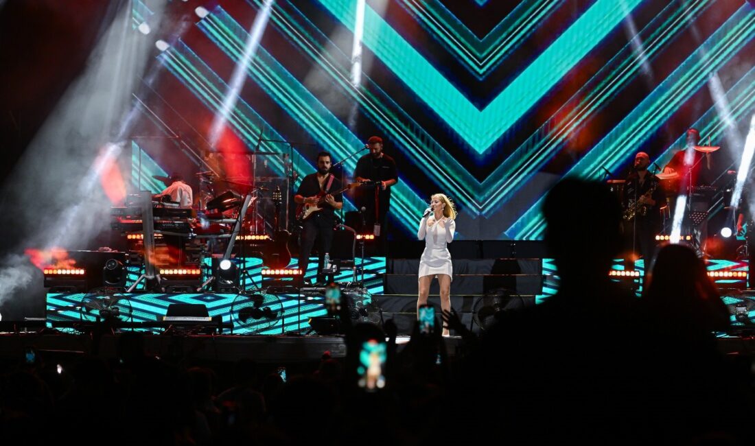 94. İzmir Enternasyonal Fuarı kapsamında düzenlenen Çim Konserleri, bu kez