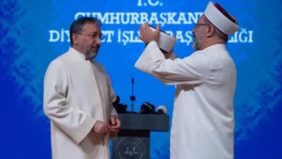 Safi Arpaguş’un başkanlığında Diyanet İşleri Başkanlığı’nda sadeleşme yolunda radikal adımlar