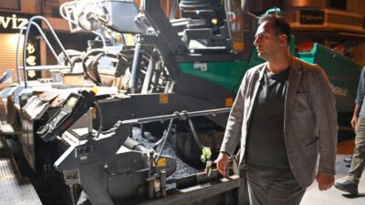 Bornova Belediyesi, altyapı çalışmaları tamamlanan Mustafa Kemal Caddesi’ni geniş kaldırımlar,