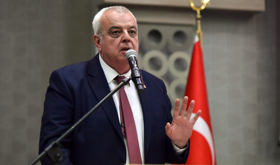 CHP Bornova İlçe Başkanı Ertürk Çapın, ilçe kongresinde yaptığı konuşmada,