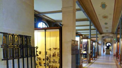 Fransa'nın Limoges kentindeki Adrien Dubouche Ulusal Müzesi'nden Çin menşeli bir