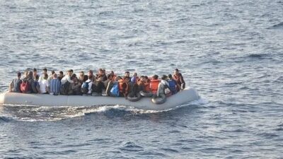 İzmir’in Çeşme ve Seferihisar açıklarında lastik botlarla yasa dışı yollardan