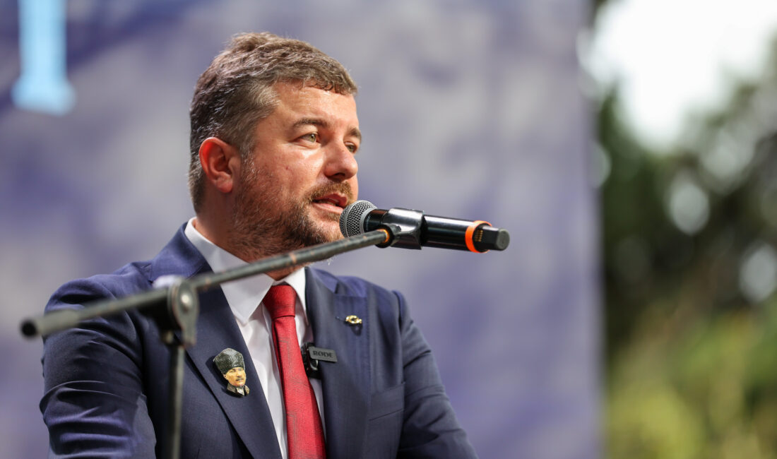 Haziran ve Temmuz maaşlarını alamayan belediye işçileri, hizmetlerin aksamasına rağmen