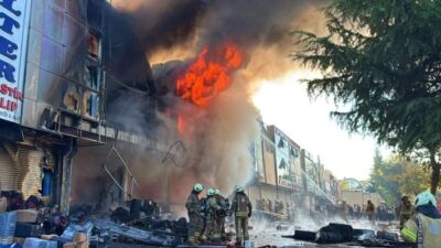 İstanbul’un Bağcılar ilçesindeki İSTOÇ Ticaret Merkezi’nde yangın çıktı. Alevler çok