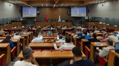İzmir Büyükşehir Belediye Meclisi, 30 yaş üzeri öğrencilerin toplu taşımada