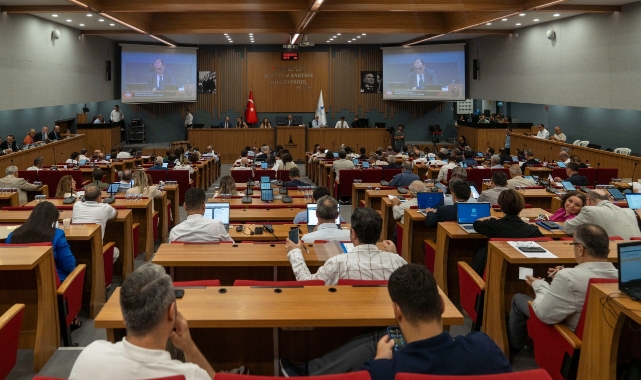 İzmir Büyükşehir Belediye Meclisi, 30 yaş üzeri öğrencilerin toplu taşımada