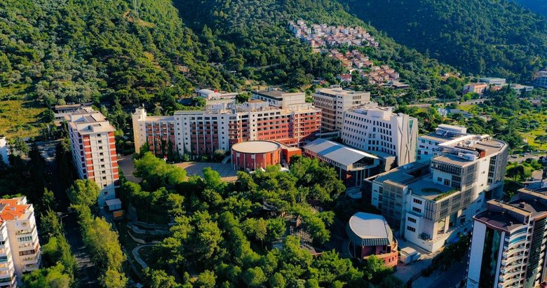 İzmir Ekonomi Üniversitesi, alışılmışın dışında bir karar aldı ve rotayı