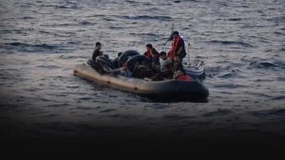 Çeşme açıklarında motor arızası yaşayan lastik botta mahsur kalan 37