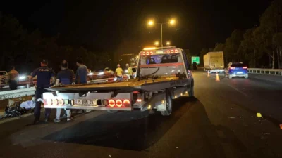 Çevre yolunda kontrolden çıkan motosiklet bariyere çarptı, Urla'ya gitmek için