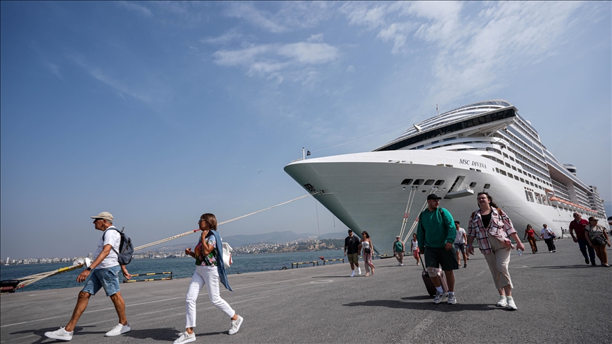 Kültür ve Turizm Bakanlığı verilerine göre, İzmir 2025'in ilk 8